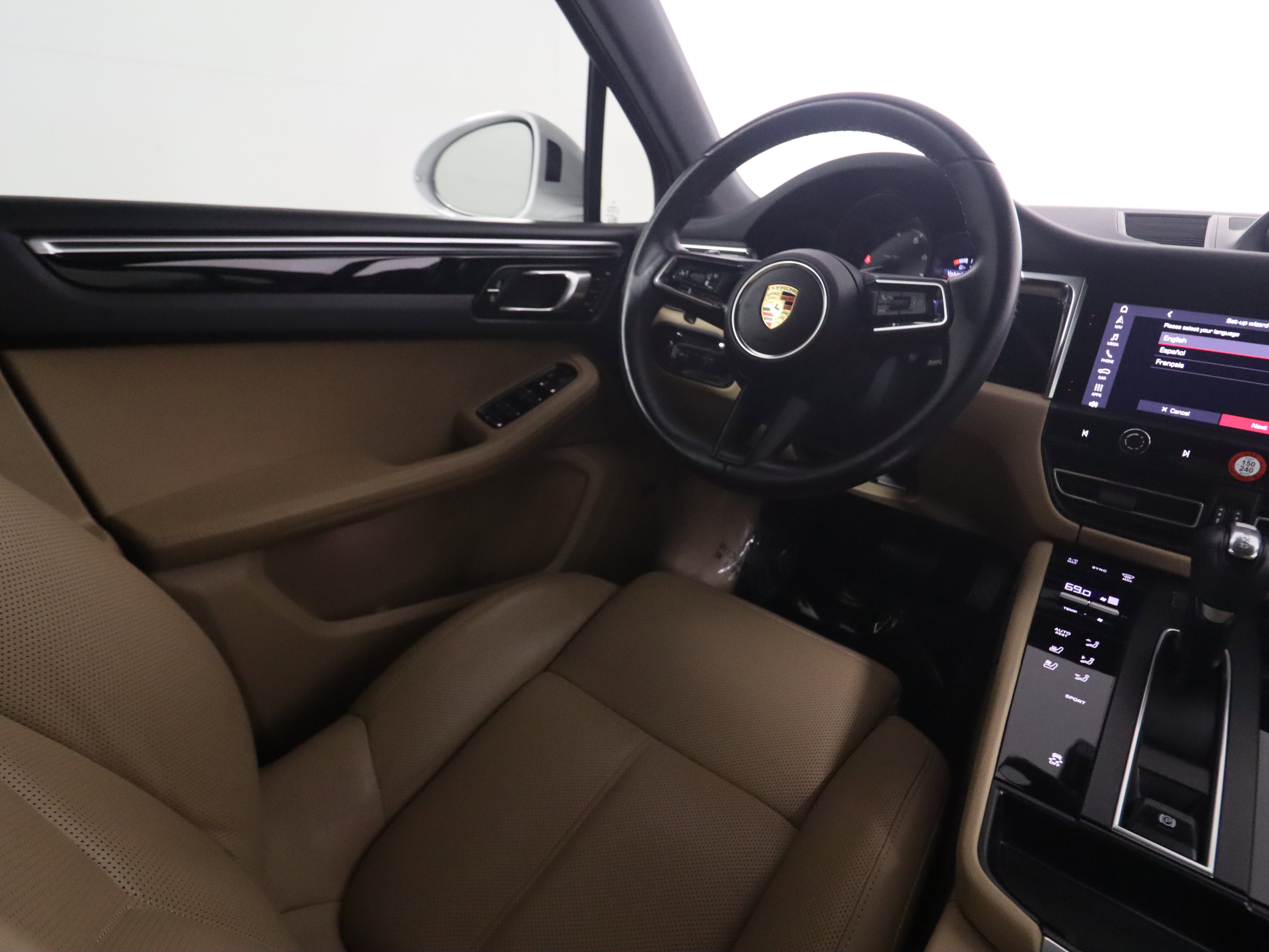 Used 2023 Porsche Macan image 10