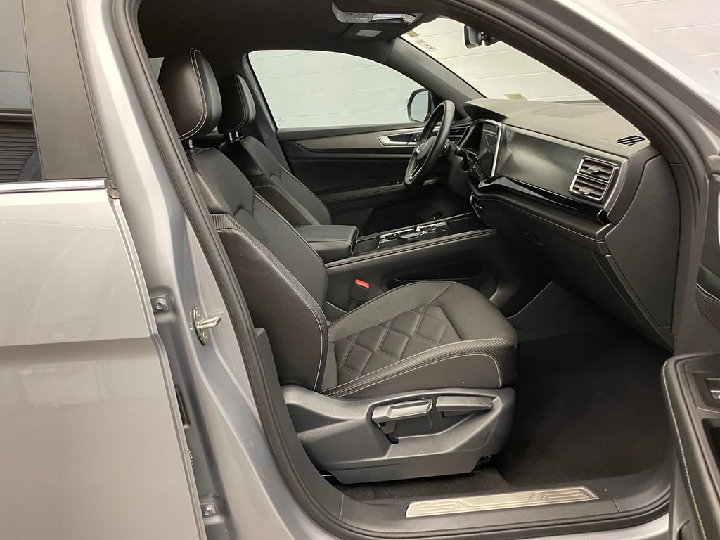 Used 2024 Volkswagen Atlas Cross Sport SE FWD image 28