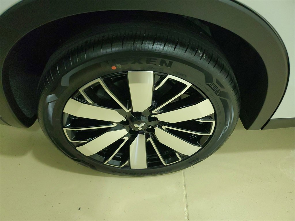 New 2025 Mitsubishi Outlander SE image 7