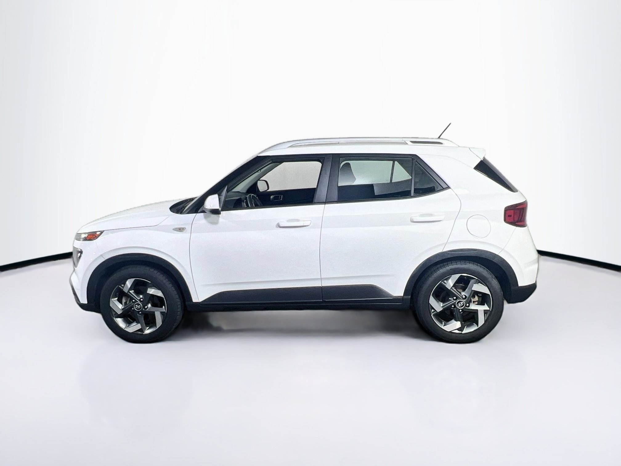 Used 2023 Hyundai Venue SEL w/ Cargo Package FWD image 8