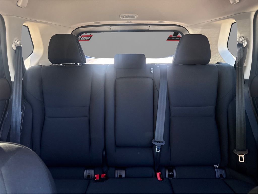 Used 2023 Nissan Rogue S image 25