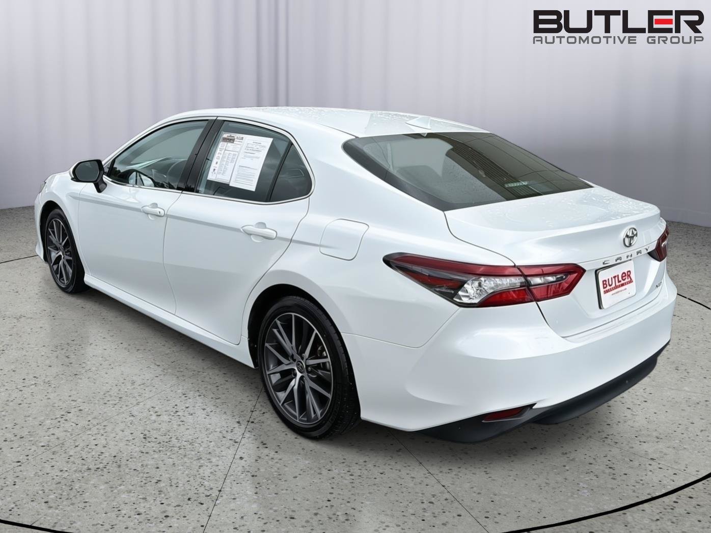 Used 2023 Toyota Camry XLE w/ Navigation Package FWD image 4