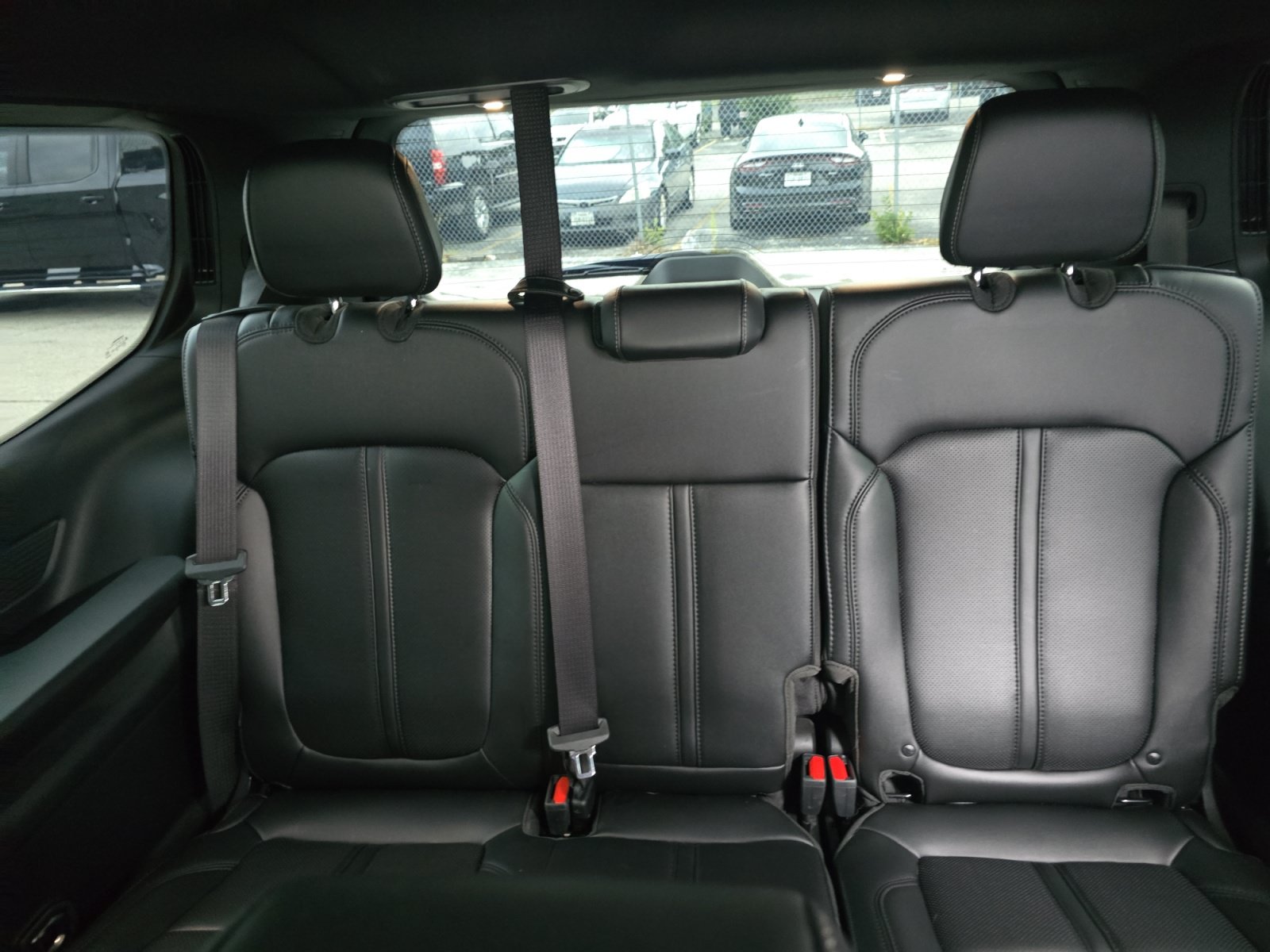 Used 2025 Jeep Wagoneer 4WD w/ Premium Group I image 25