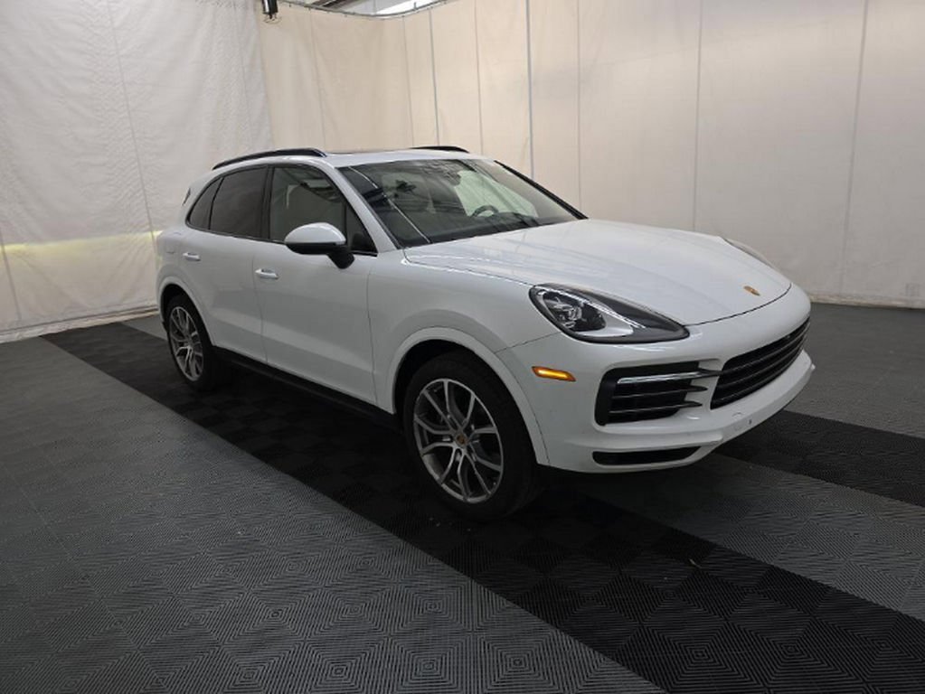 Used 2023 Porsche Cayenne Platinum Edition image 3