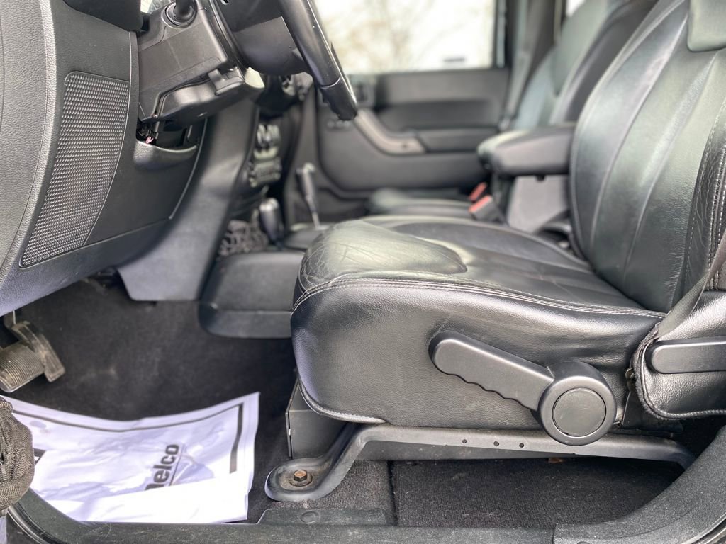 Used 2018 Jeep Wrangler Unlimited Sahara AWD/4WD image 21