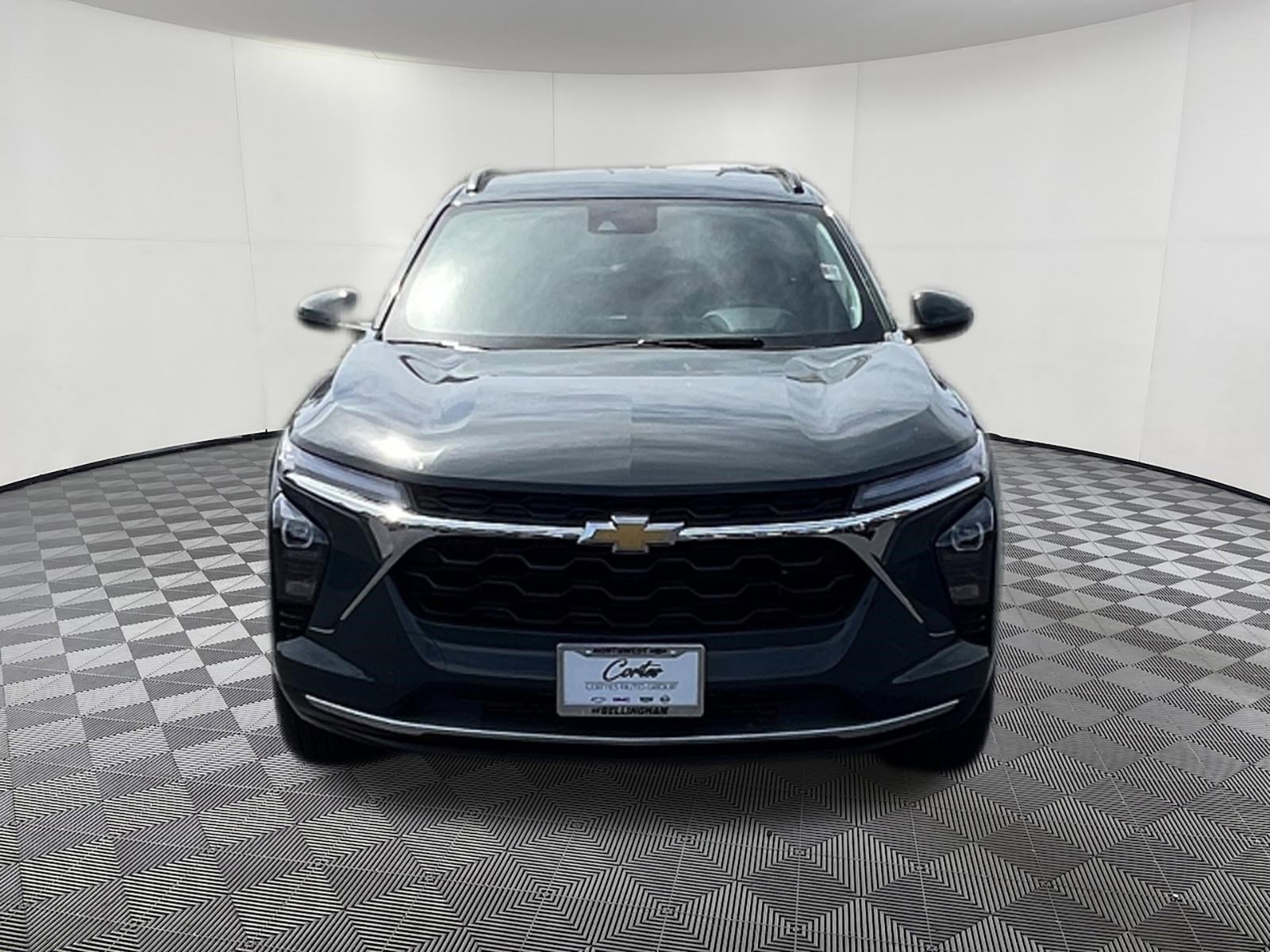 Used 2025 Chevrolet Trax LT FWD image 2