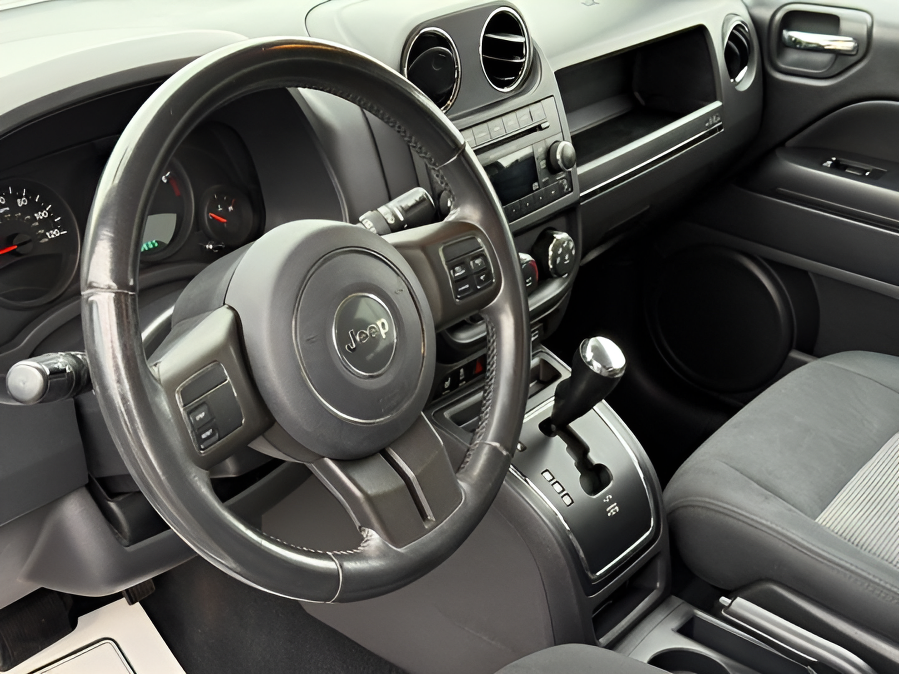 Used 2012 Jeep Compass Latitude w/ Sun/Sound Group FWD image 19
