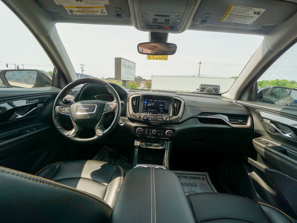 Used 2022 GMC Terrain AT4 image 2