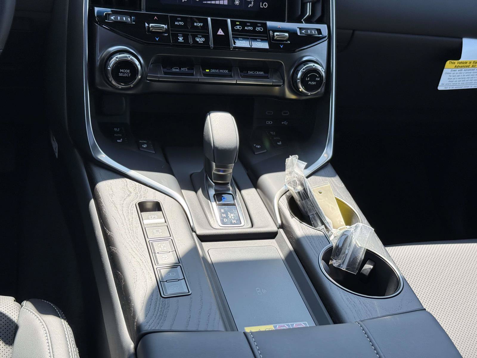 Used 2025 Lexus LX 700h Luxury AWD/4WD image 19