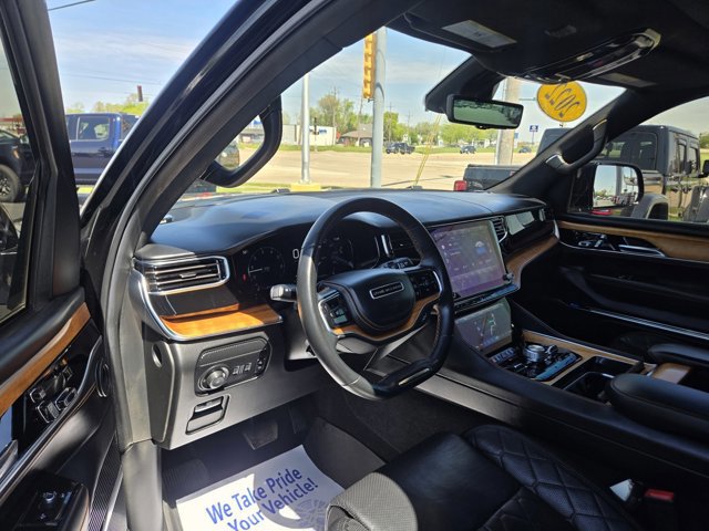 Used 2022 Jeep Grand Wagoneer Series III w/ Rear Seat Video Group 1 AWD/4WD video 2