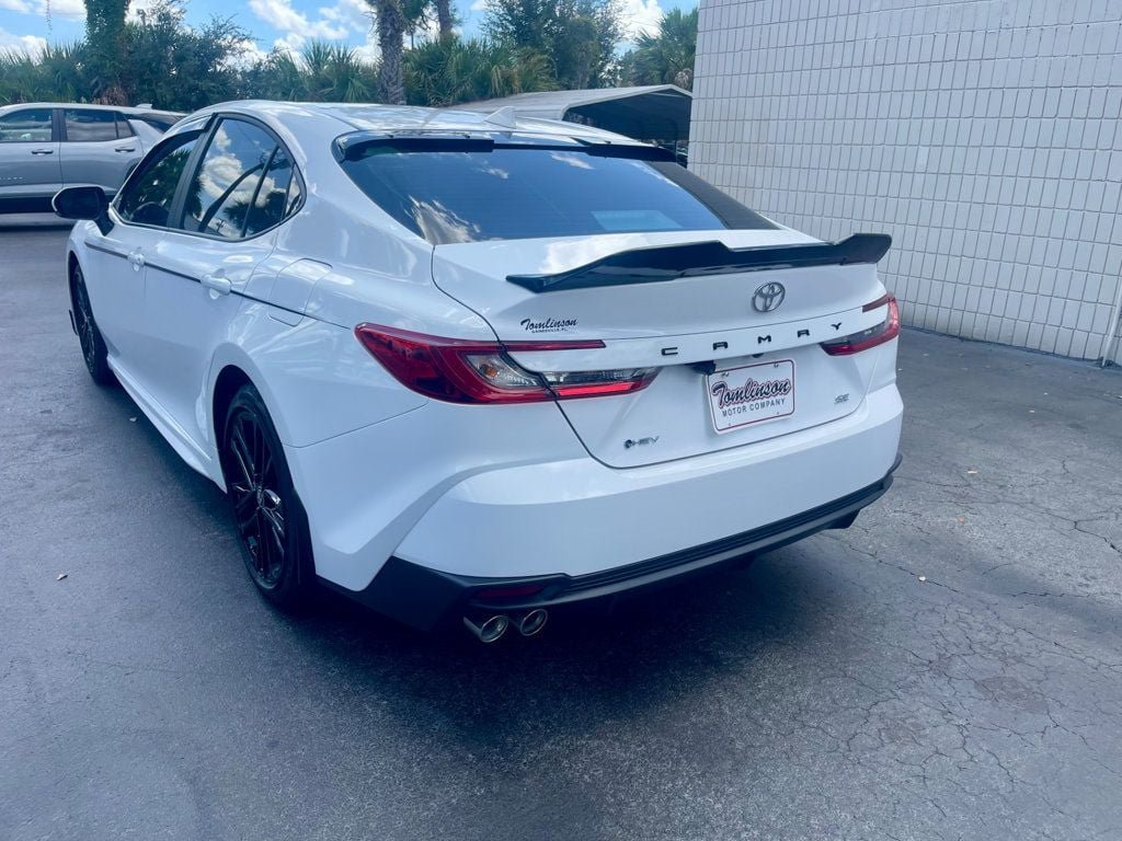 Used 2025 Toyota Camry SE FWD image 3