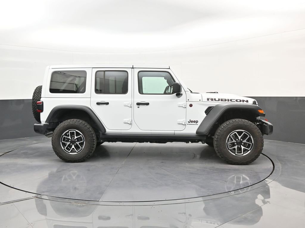 Used 2025 Jeep Wrangler Unlimited Rubicon w/ Convenience Group AWD/4WD image 9