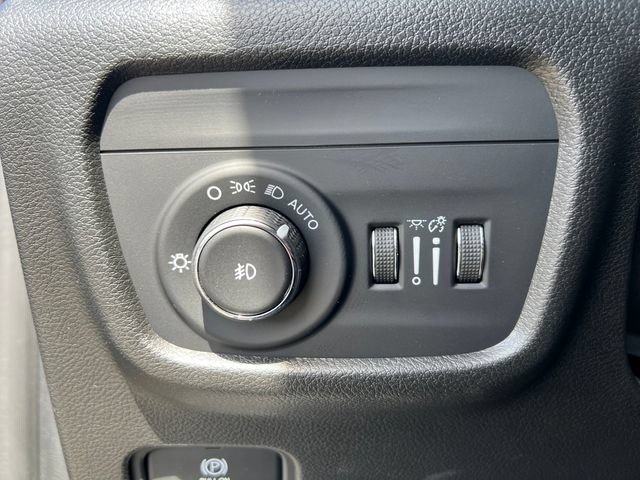 Used 2023 Jeep Grand Cherokee Limited AWD/4WD image 33