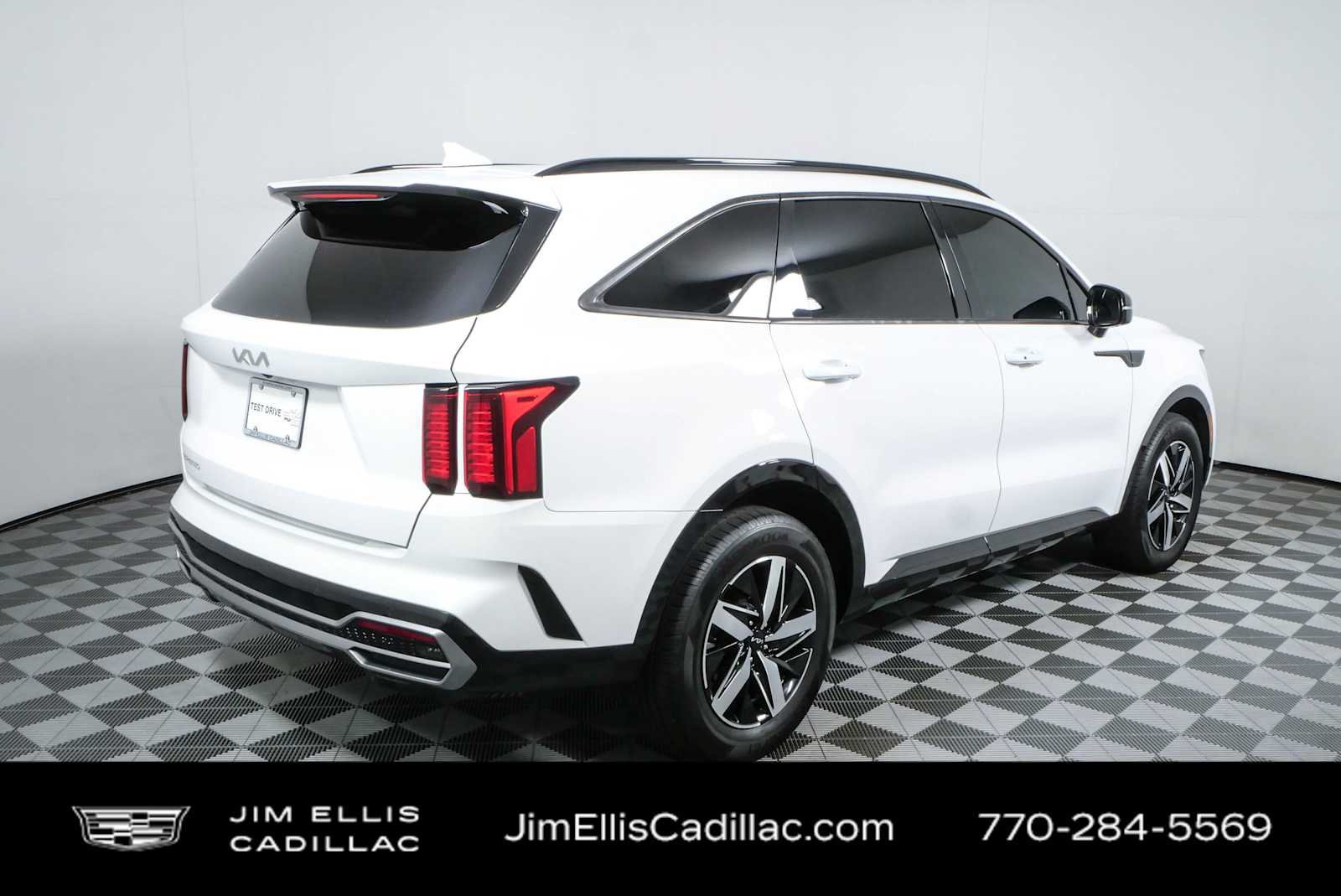 Used 2023 Kia Sorento EX w/ Panoramic Sunroof Package FWD image 3