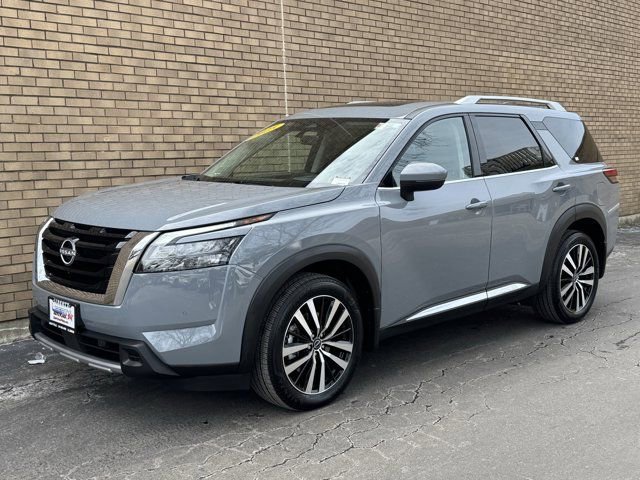 Used 2025 Nissan Pathfinder Platinum w/ Cargo Package image 39