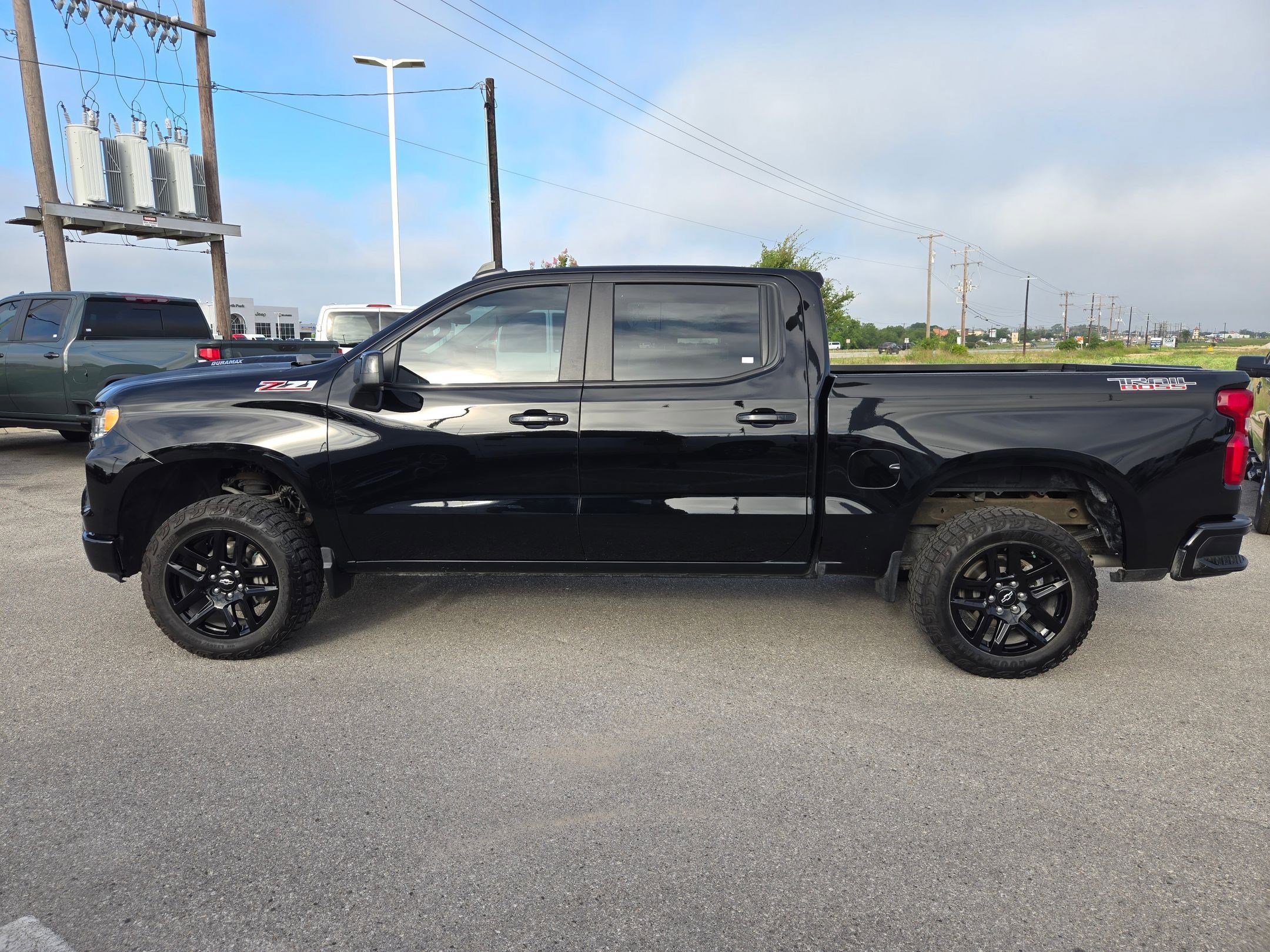 Used 2025 Chevrolet Silverado 1500 LT Trail Boss w/ Convenience Package II AWD/4WD image 6