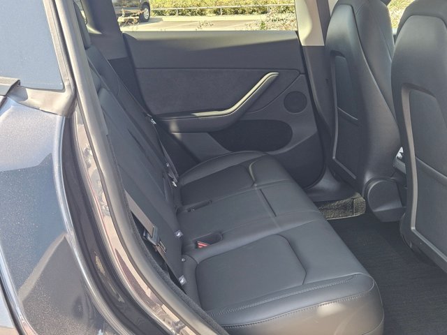 Used 2025 Tesla Model Y Long Range RWD image 21