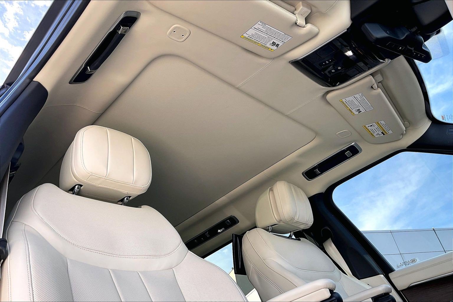 Certified 2023 Land Rover Range Rover Long Wheelbase Autobiography image 13