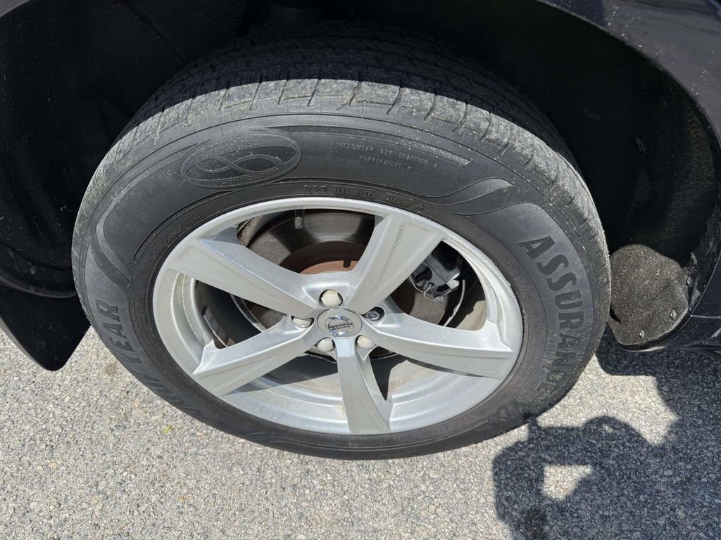 Used 2017 Volvo XC90 T5 Momentum w/ Vision Package image 9