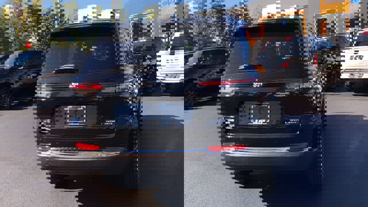 New 2025 Jeep Grand Cherokee Laredo X w/ Luxury Tech Group I image 7