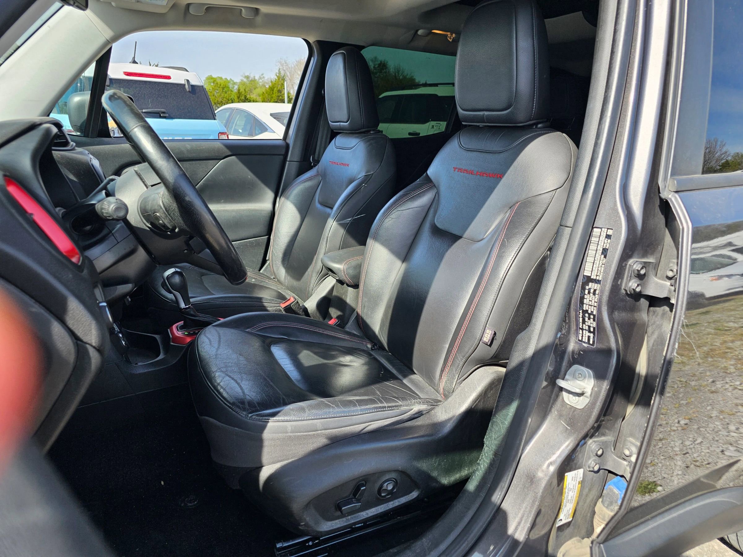 Used 2016 Jeep Renegade Trailhawk w/ Premium Trailhawk Package image 4