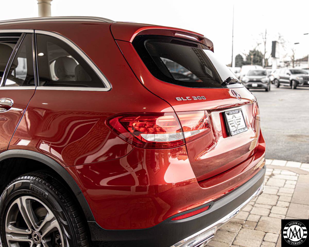 Used 2018 Mercedes-Benz GLC 300 4MATIC w/ Premium Package image 26