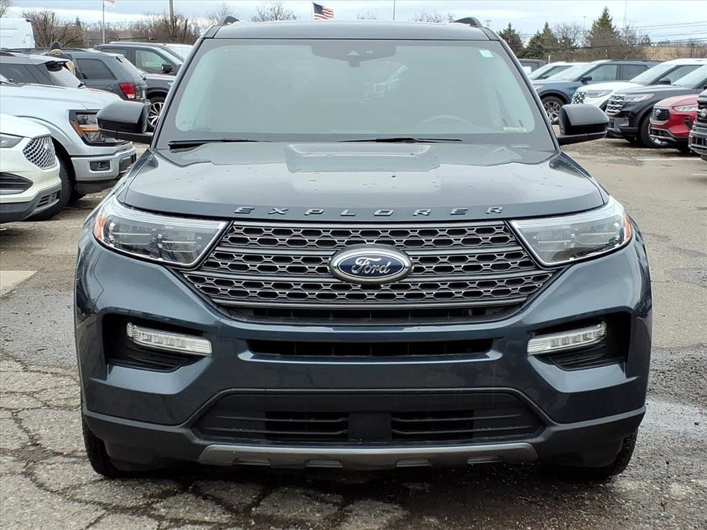 Used 2023 Ford Explorer XLT w/ Equipment Group 202A image 8