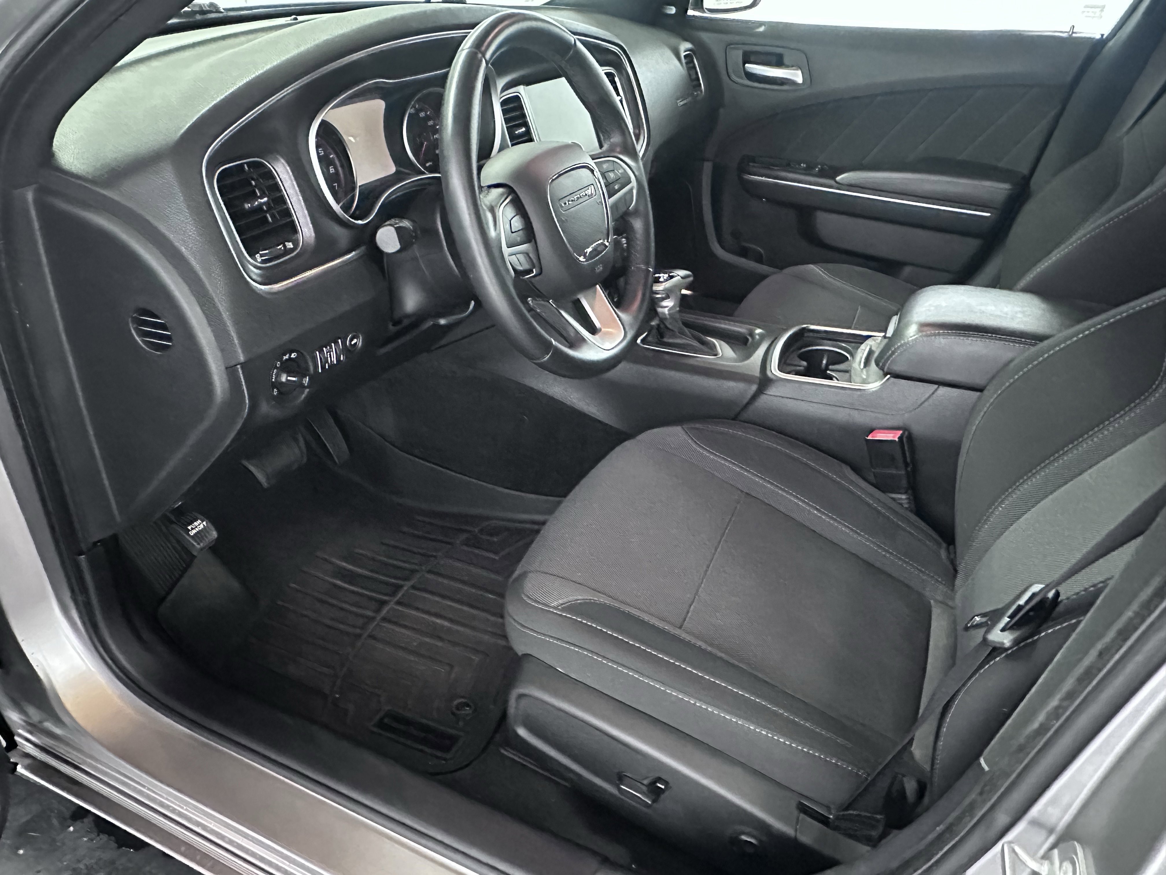 Used 2016 Dodge Charger R/T RWD image 39