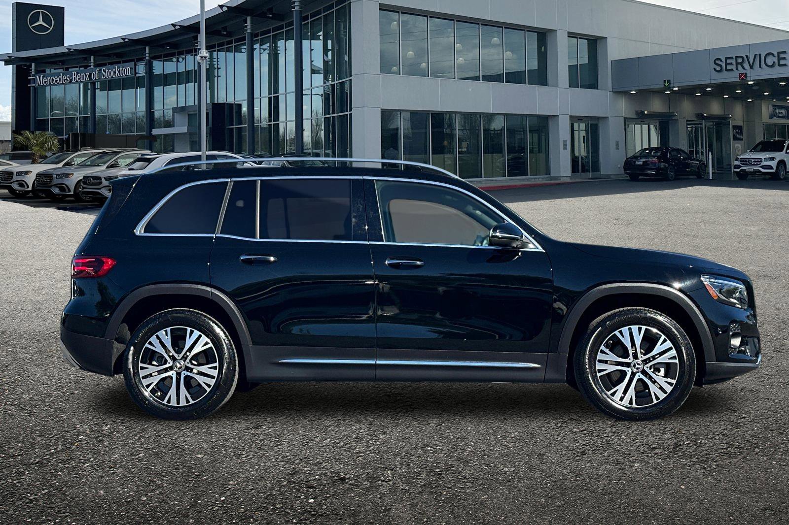 Certified 2025 Mercedes-Benz GLB 250 4MATIC image 3