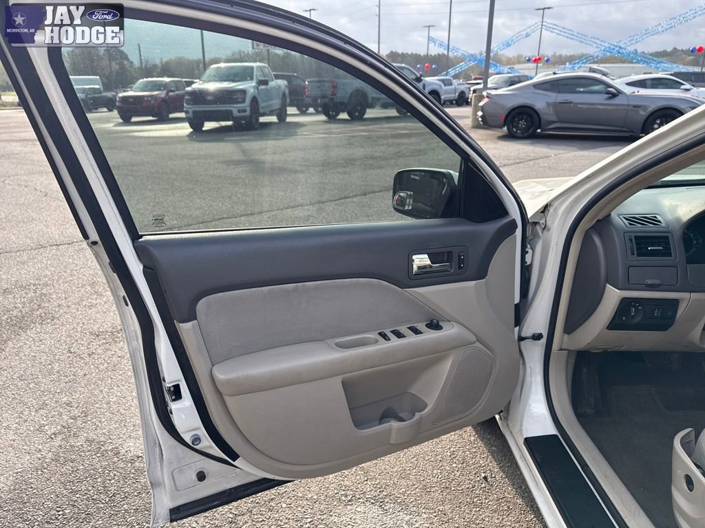 Used 2010 Ford Fusion SE image 10