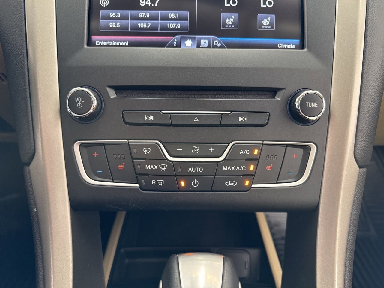 Used 2016 Ford Fusion SE w/ Equipment Group 502A FWD image 27