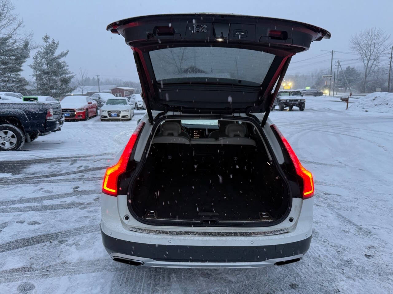 Used 2020 Volvo V90 T6 Cross Country AWD/4WD image 12