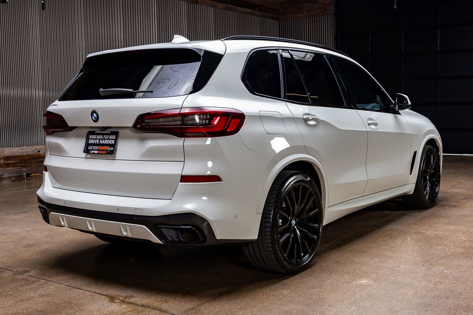 Used 2022 BMW X5 xDrive40i w/ M Sport Package AWD/4WD image 9
