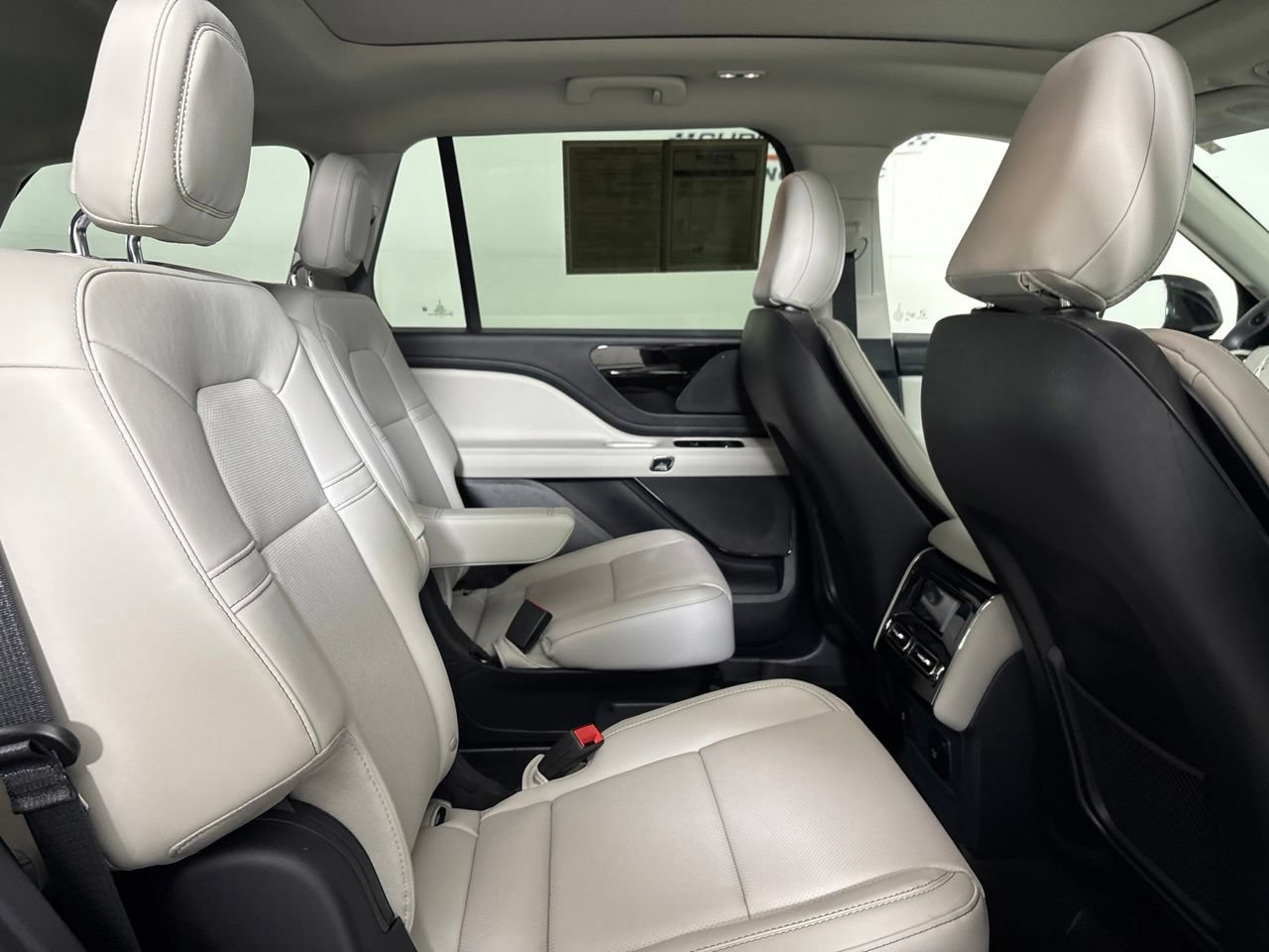 Used 2026 Lincoln Aviator 2WD image 31