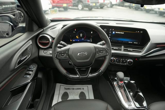 Used 2025 Chevrolet Trax RS w/ Sunroof Package image 22