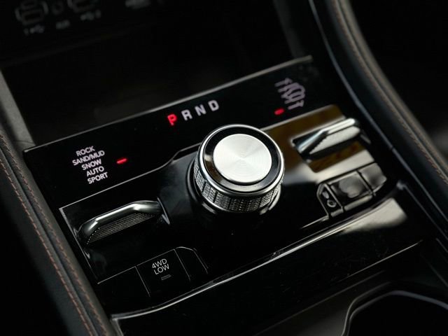 Used 2022 Jeep Grand Cherokee Summit AWD/4WD image 13