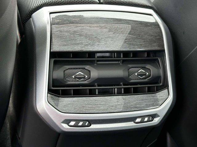 Used 2023 BMW 760i xDrive AWD/4WD image 21