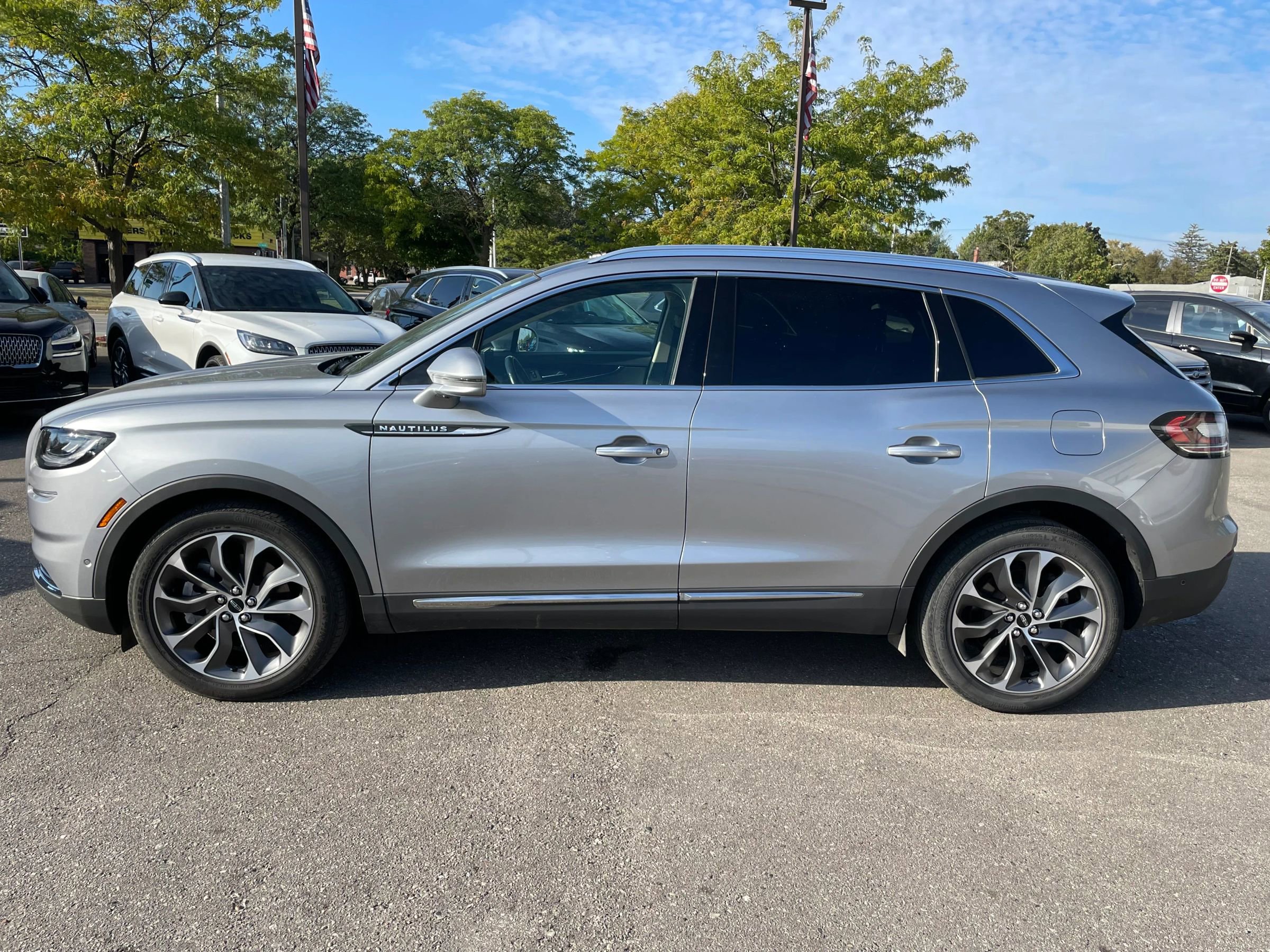 Used 2022 Lincoln Nautilus Reserve w/ Equipment Group 201A image 8