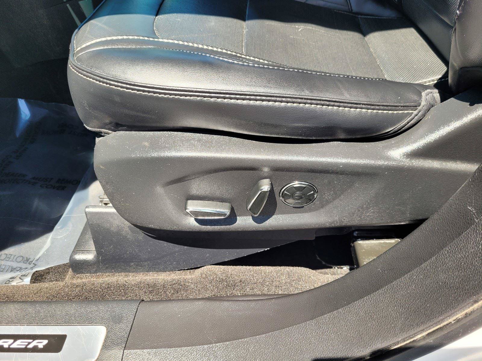 Used 2016 Ford Explorer Platinum AWD/4WD image 21
