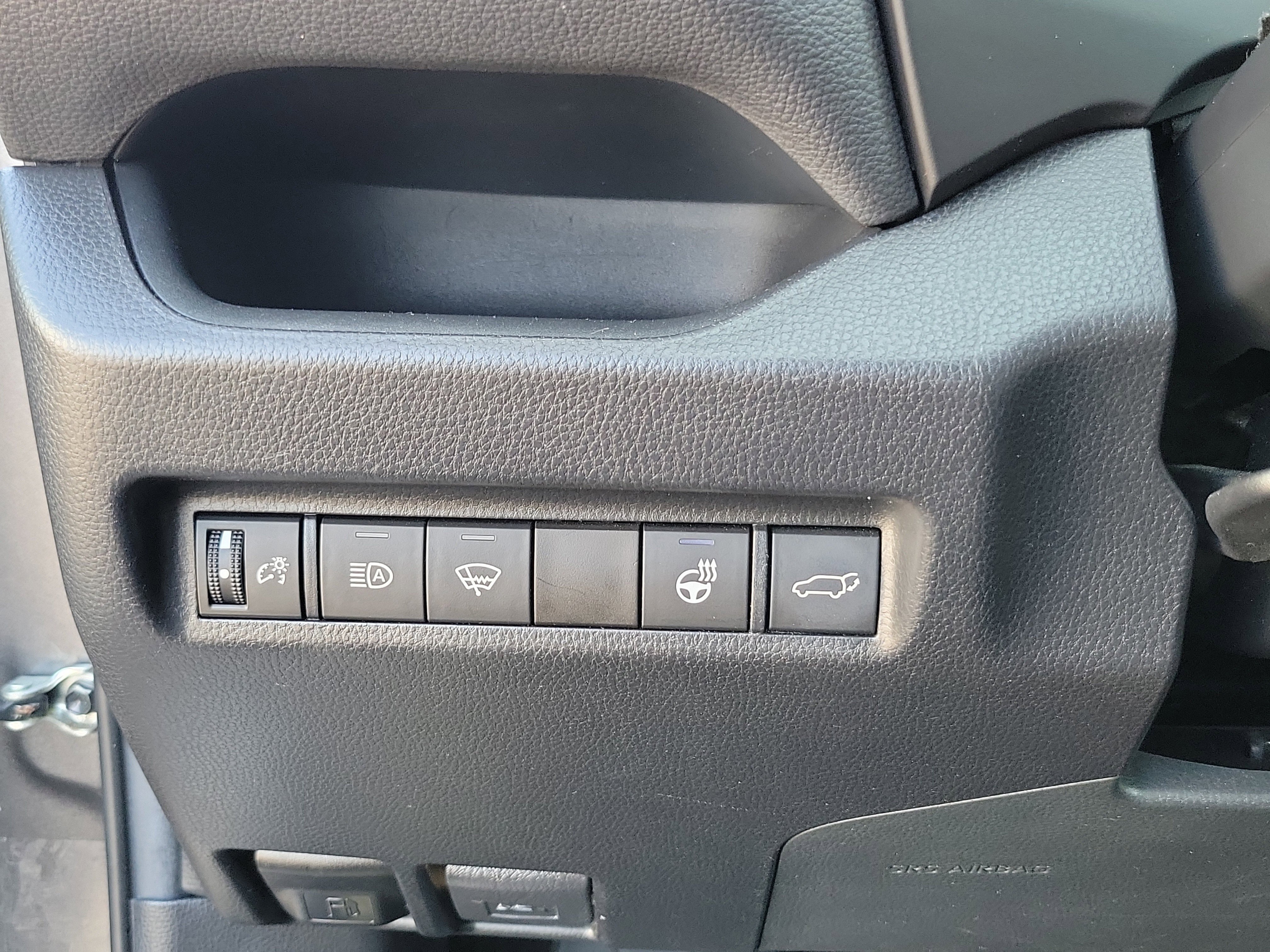 Used 2022 Toyota RAV4 XLE image 21