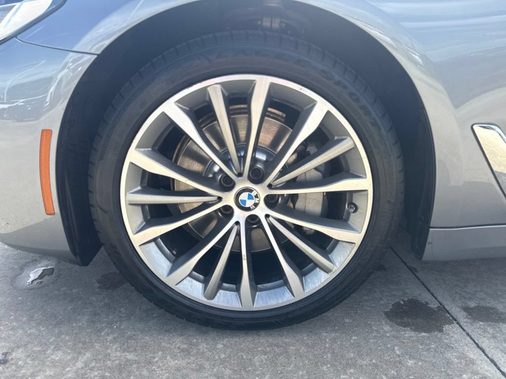 Used 2023 BMW 530i w/ Luxury Seating Package RWD image 9