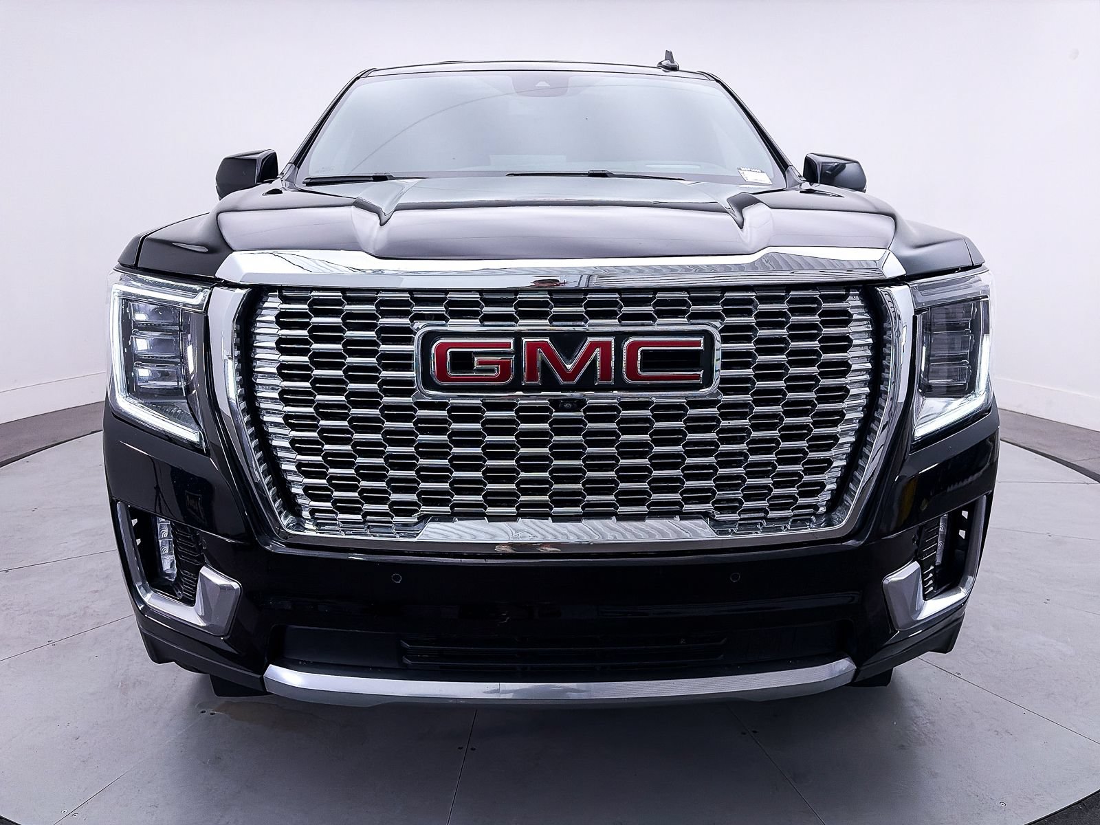 Used 2023 GMC Yukon XL Denali AWD/4WD image 13