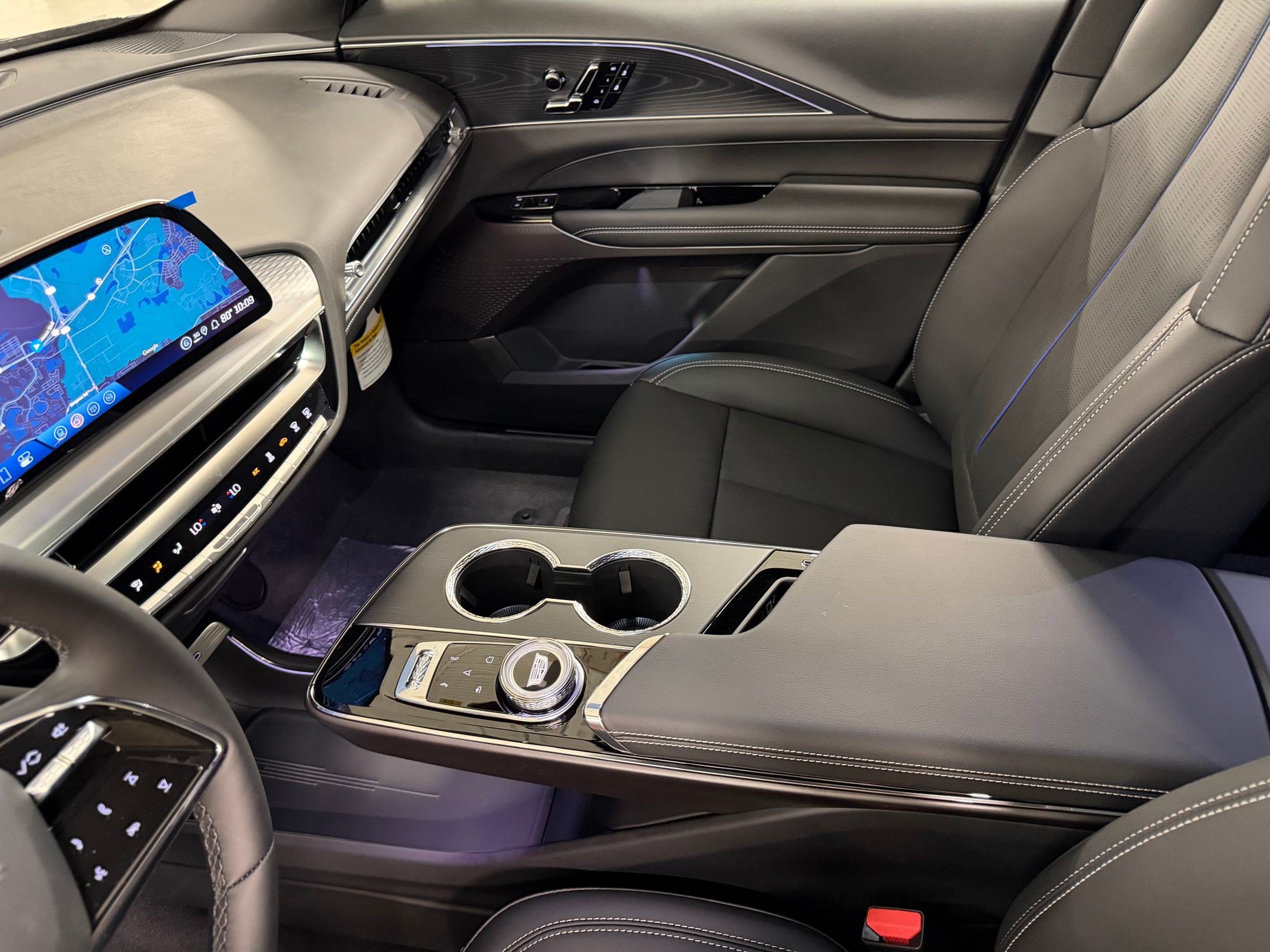 New 2026 Cadillac Lyriq Sport AWD/4WD image 36