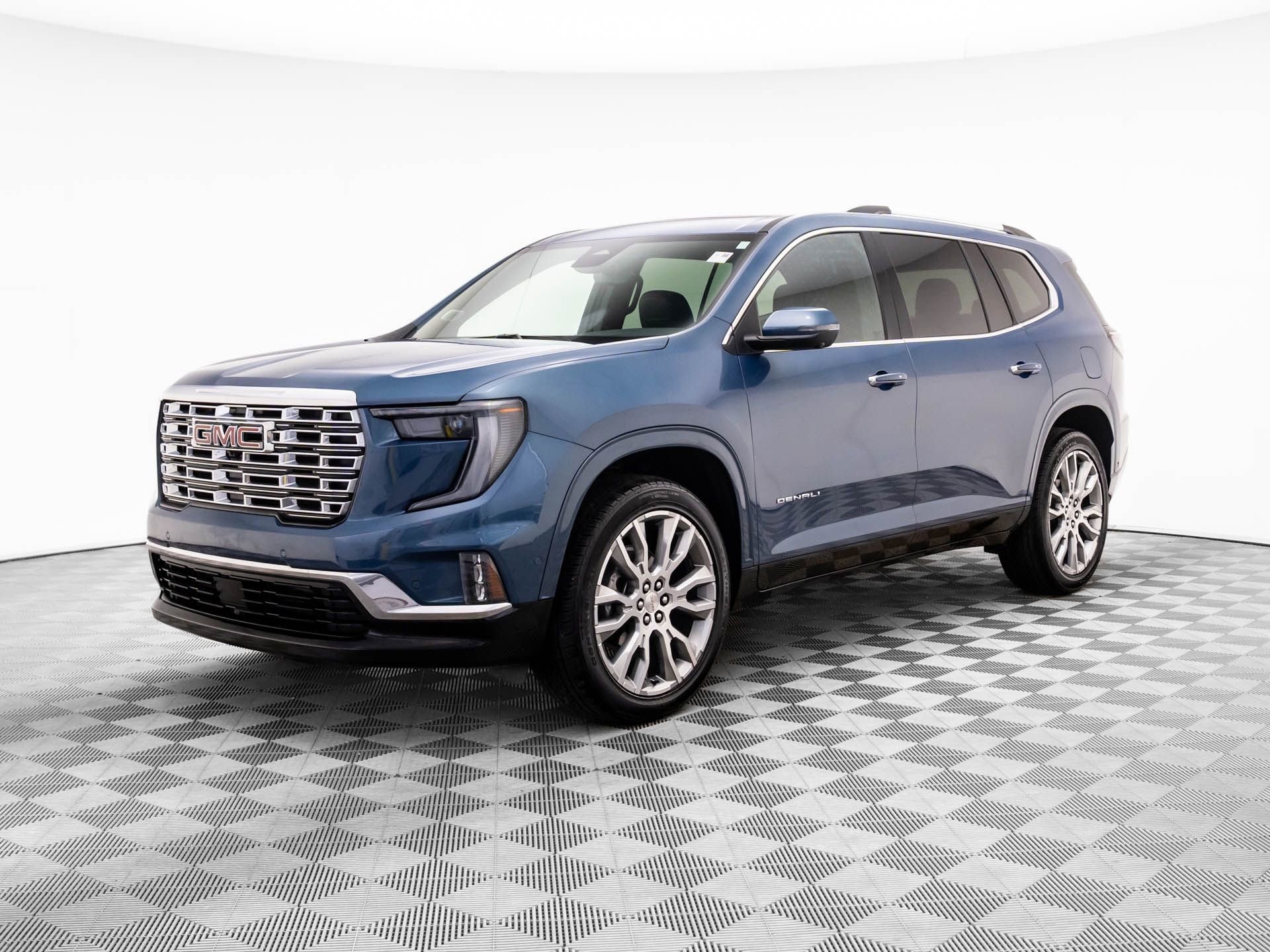 Used 2025 GMC Acadia Denali w/ Super Cruise Package video 3