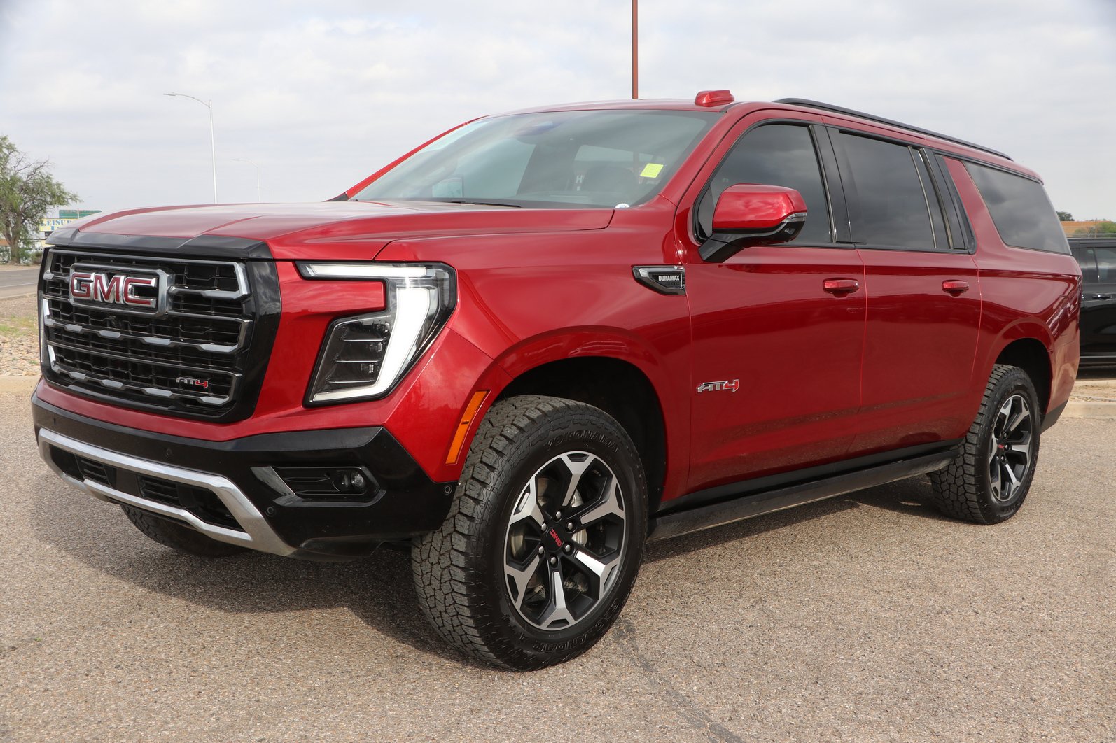 Used 2025 GMC Yukon XL AT4 w/ AT4 Premium Plus Package AWD/4WD image 3