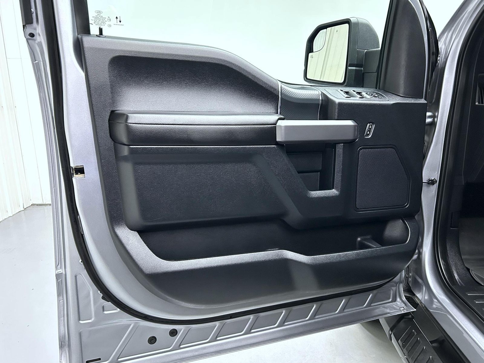 Used 2020 Ford F150 XLT w/ Equipment Group 302A Luxury AWD/4WD image 9