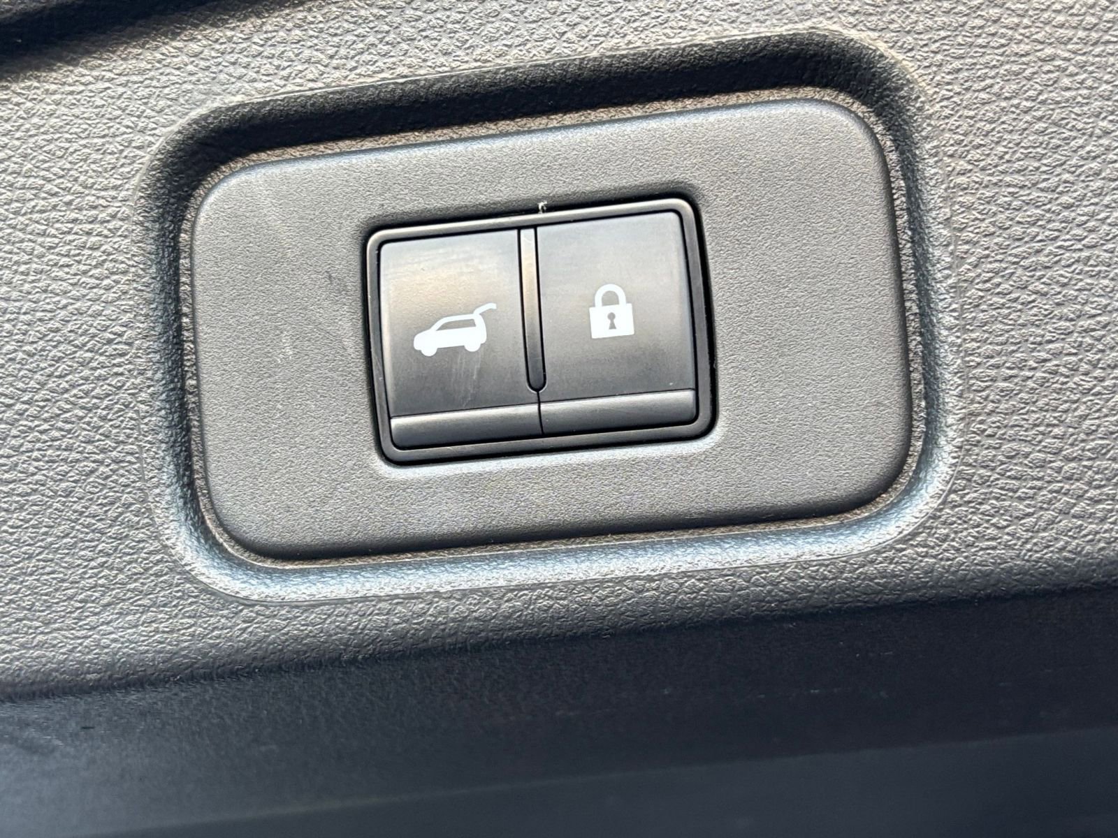 Used 2025 Nissan Pathfinder SV AWD/4WD image 23