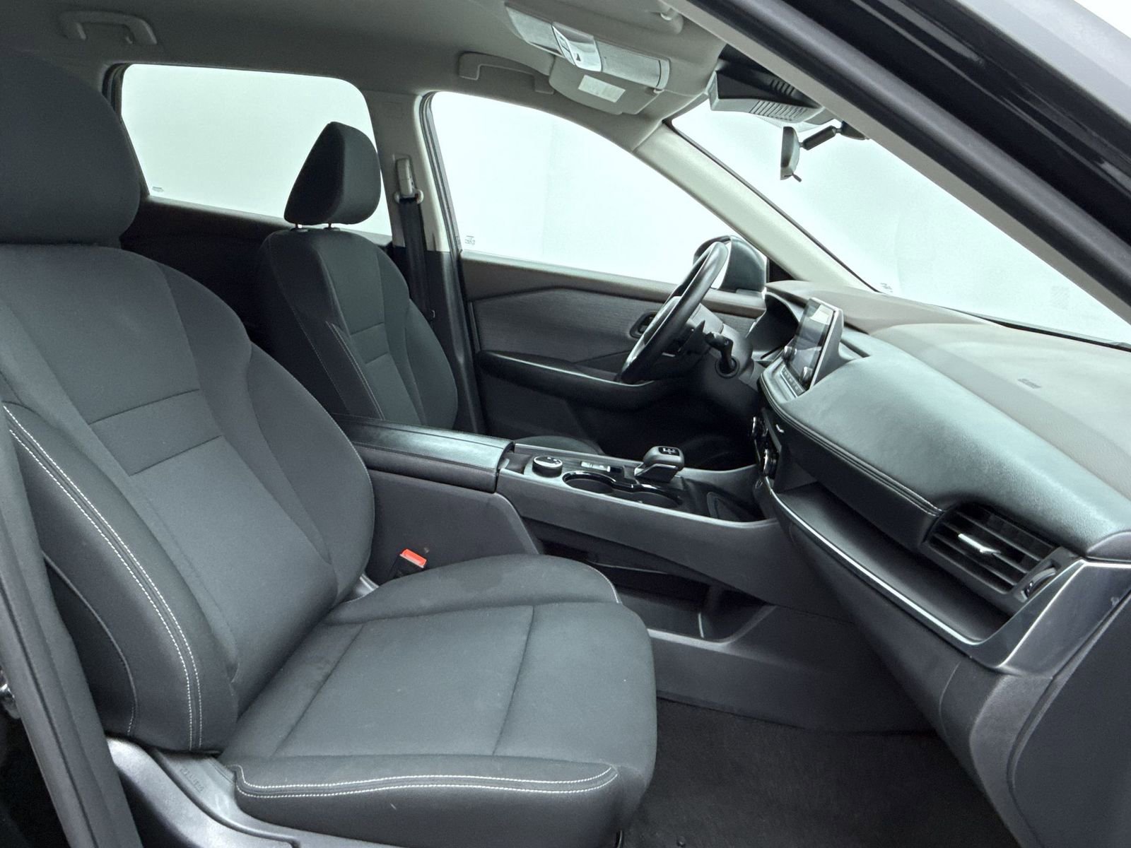 Used 2023 Nissan Rogue S image 15