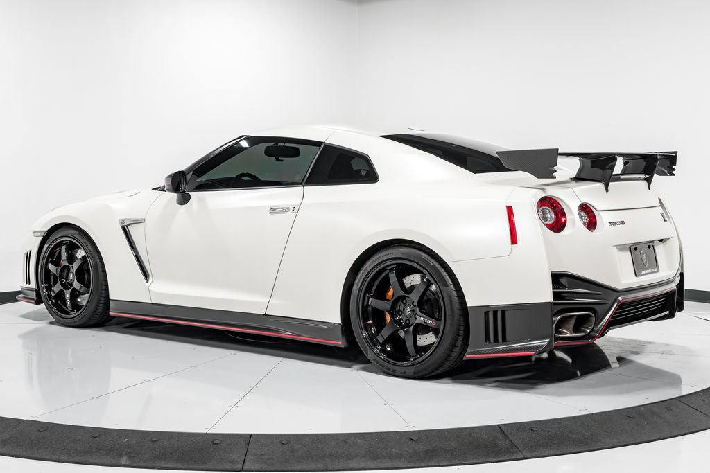 Used 2016 Nissan GT-R NISMO AWD/4WD image 5