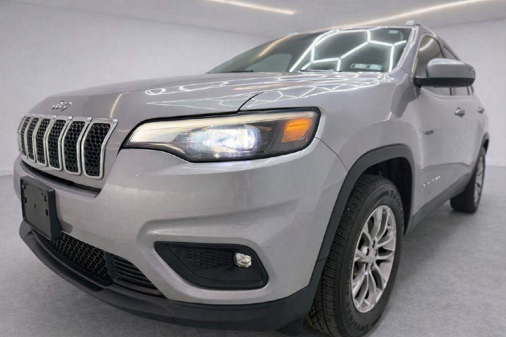 Used 2019 Jeep Cherokee Latitude Plus w/ Cold Weather Group AWD/4WD image 31